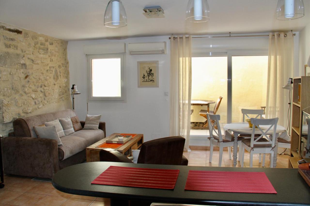 Agreable Maison De Ville Eyragues Exterior photo