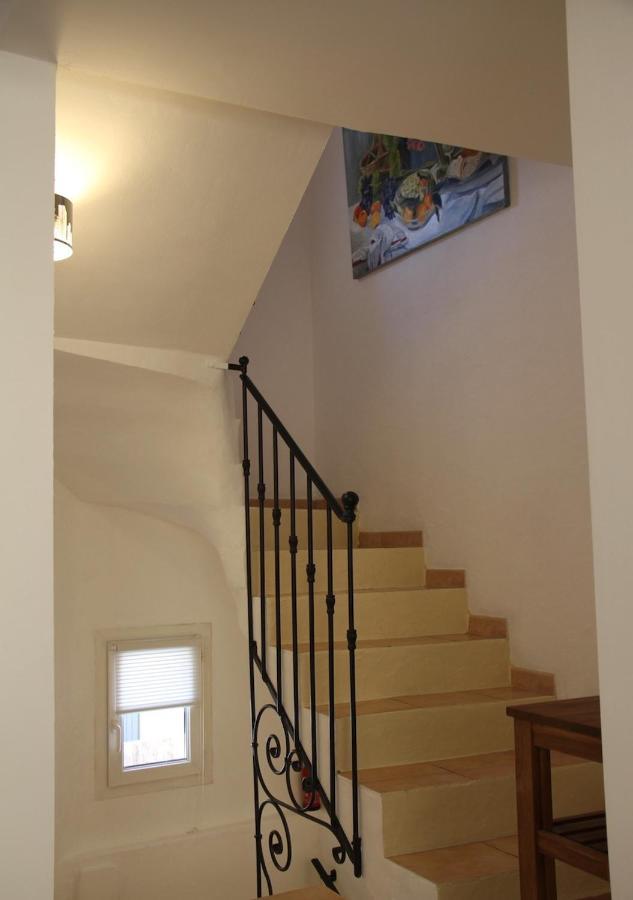 Agreable Maison De Ville Eyragues Exterior photo