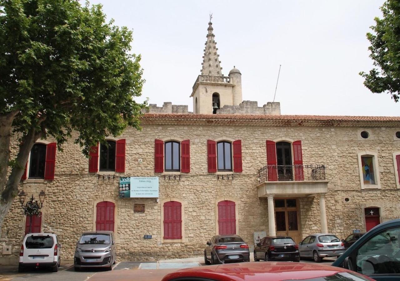 Agreable Maison De Ville Eyragues Exterior photo