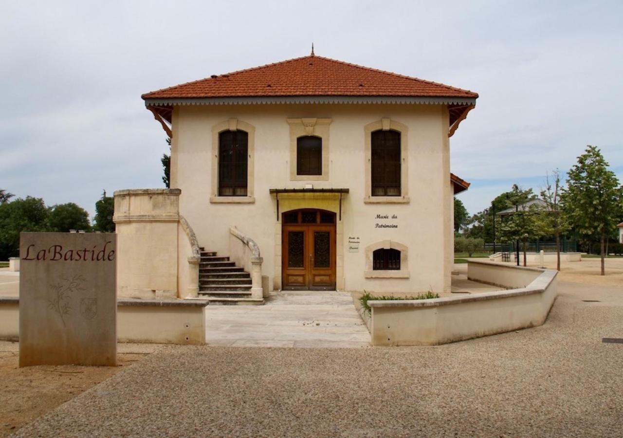 Agreable Maison De Ville Eyragues Exterior photo