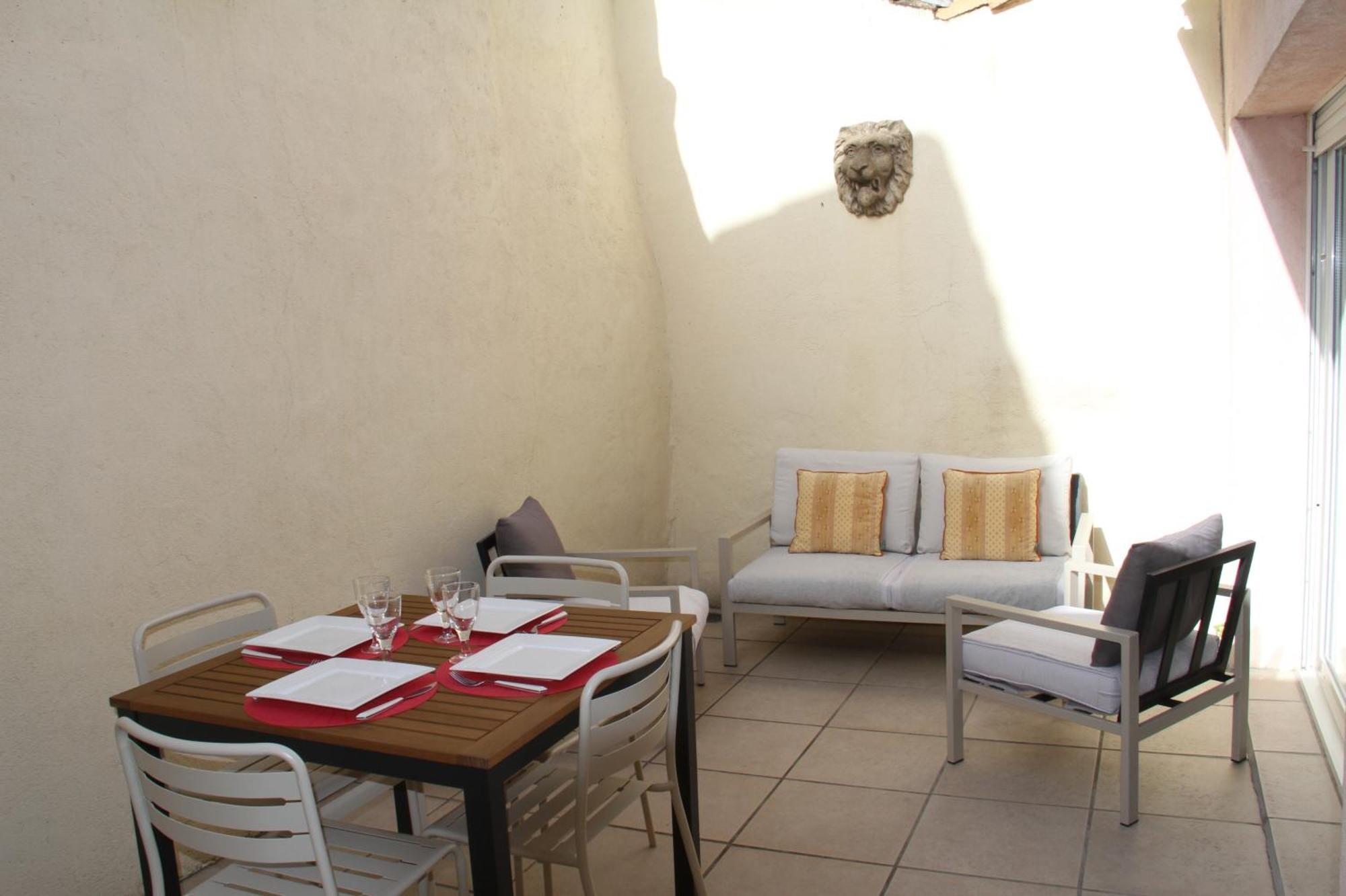Agreable Maison De Ville Eyragues Exterior photo
